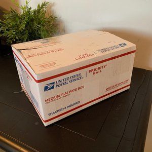 VARIOUS PRINTING TEES BOX - DKNY, KARL LARGEFELD , and more